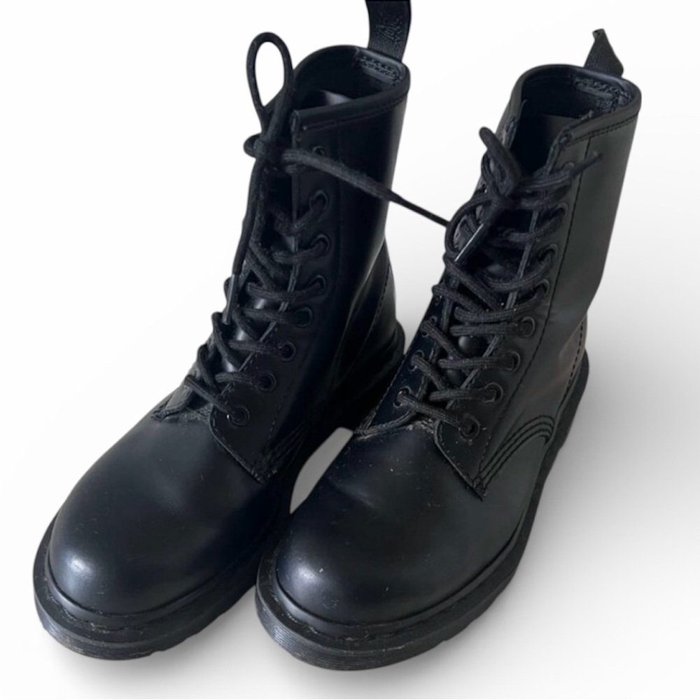 Dr. Martens Smooth Leather 1460 Mono Black Lace Up Boots women’s 6 men’s 5